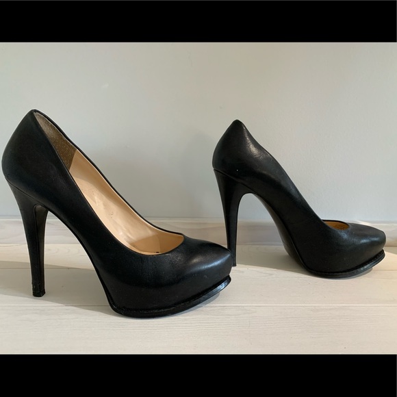 Guess Leather Platform Pumps - Picture 3 of 4